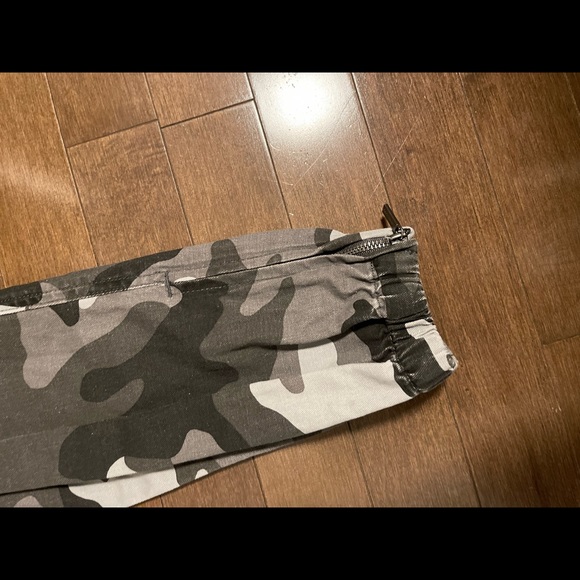 Michael Michael Kors Camouflage Cargo Pants - Picture 4 of 7